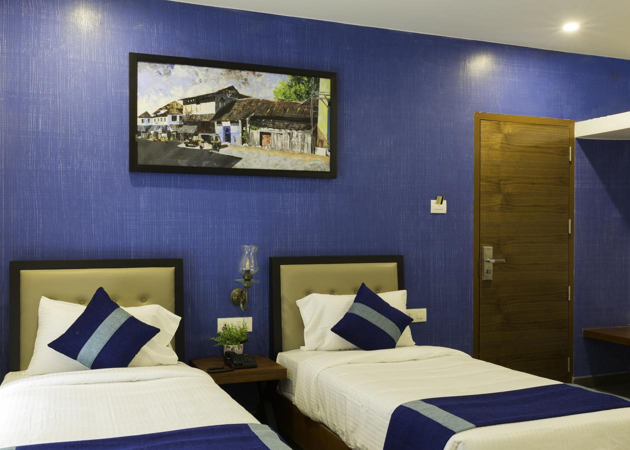 เดอะ เนบเบอร์ฮูด Hotel Kochi ภายนอก รูปภาพ